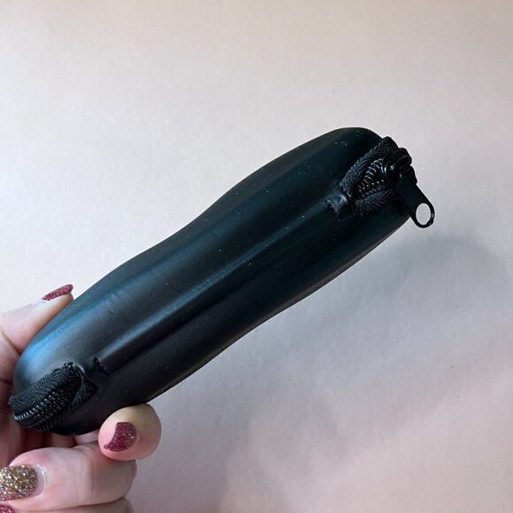 Vogue Black Glasses Case Zip-Up With Cleaning Cloth - Picture 4 of 8